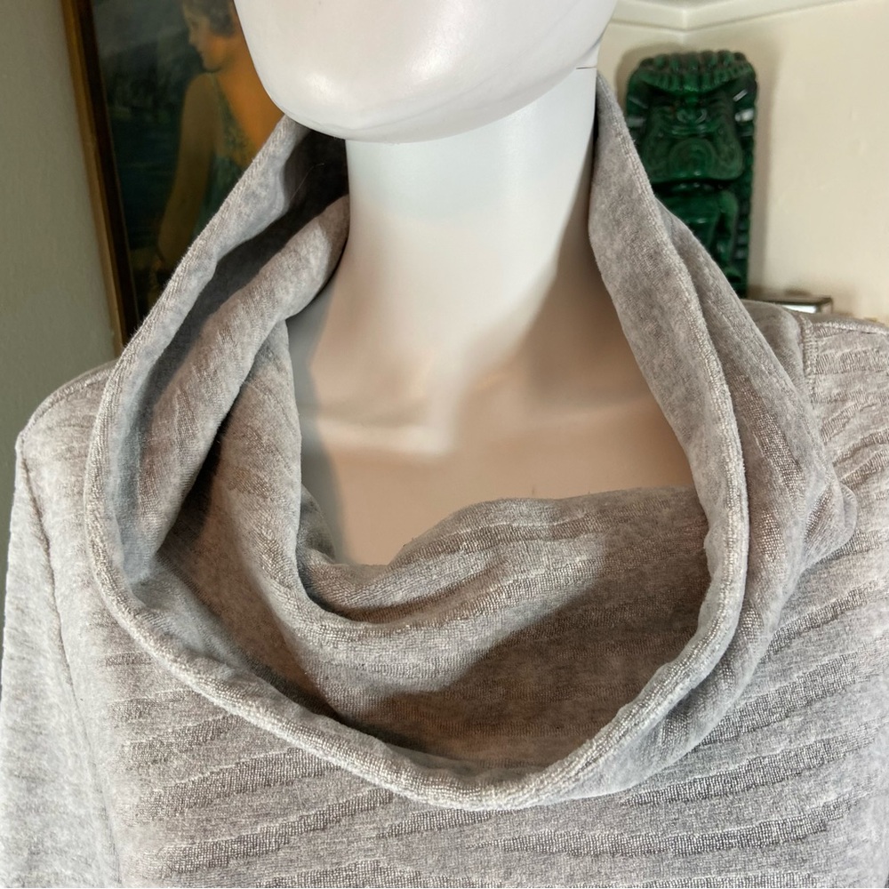 Zenergy Chicos Sz 2 Velour Gray Tiger zebra Striped Cowl Neck Sweater Sweatshirt - Picture 4 of 10